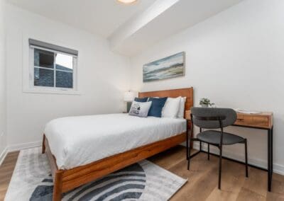 Simple small bedroom with Wooden Bedframe, big rug and wooden floor